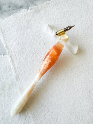 Calligraphy Pen Holder: Peaches