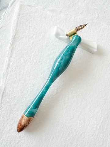 Calligraphy Pen Holder: Floating